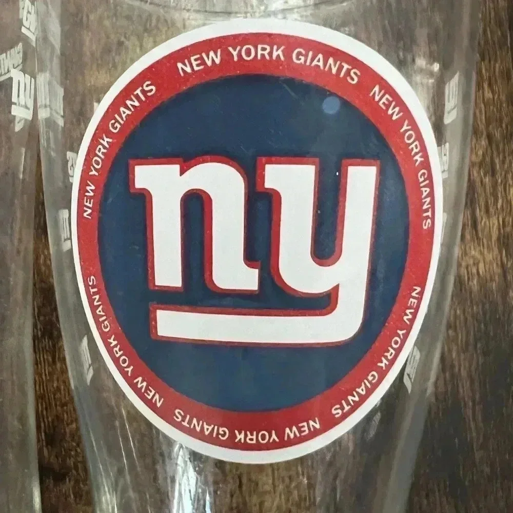 Set of 2, NFL New York Giants Pilsner glasses.